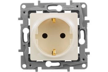 Розетка силовая встраиваемая Legrand Etika с заземлением слоновая кость